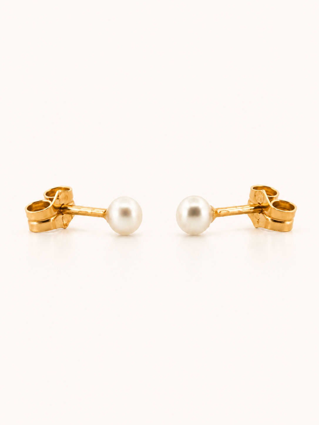 Boucles d’oreilles en or jaune serties de perles - Les Amoureux au Kiosque Peynet