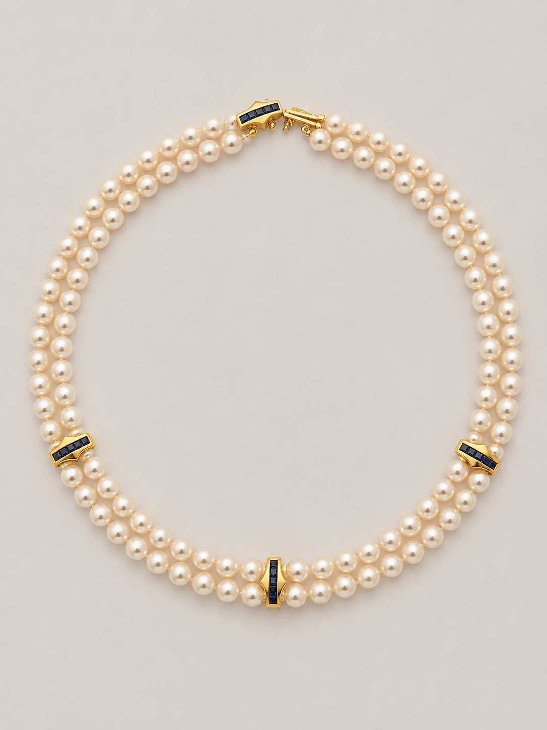 Collier de perles naturelles serti de saphirs bleus - Les Amoureux au Kiosque Peynet