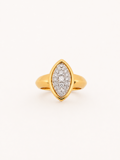 Bague en or jaune sertie de diamants de forme ovale - Les Amoureux au Kiosque Peynet